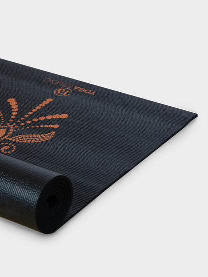 Alfombrilla de yoga adhesiva reversible de 6 mm diseñada por Yoga Studio