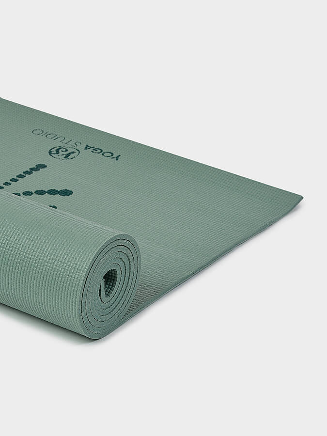 Alfombrilla de yoga adhesiva reversible de 6 mm diseñada por Yoga Studio