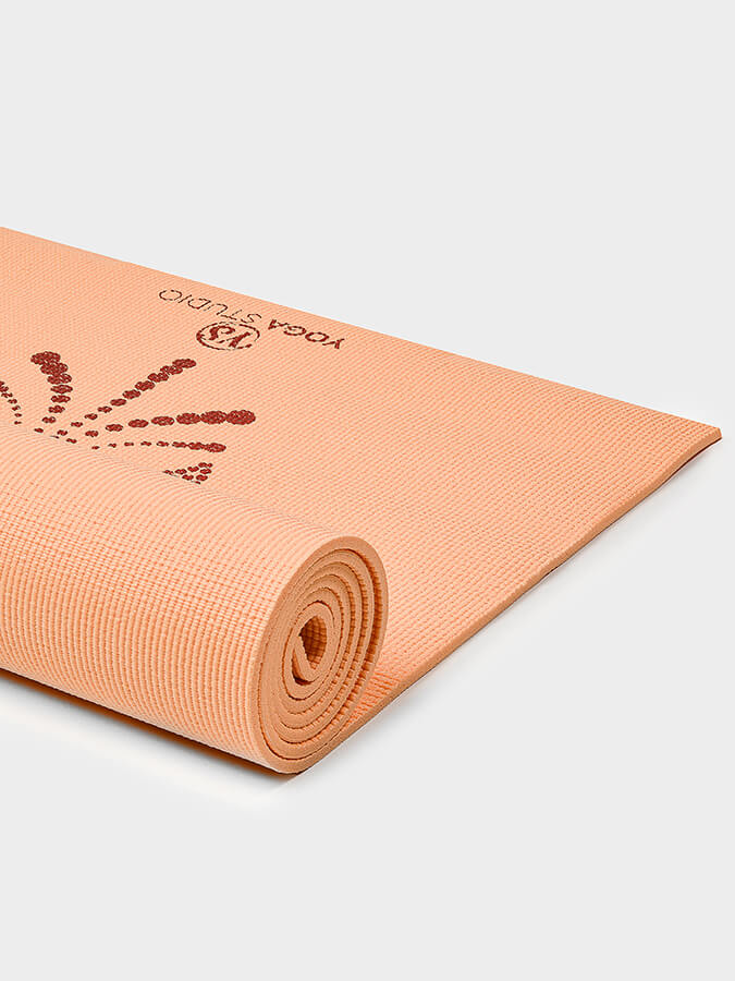 Alfombrilla de yoga adhesiva reversible de 6 mm diseñada por Yoga Studio