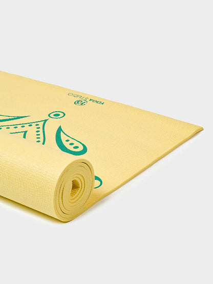 Alfombrilla de yoga adhesiva reversible de 6 mm diseñada por Yoga Studio