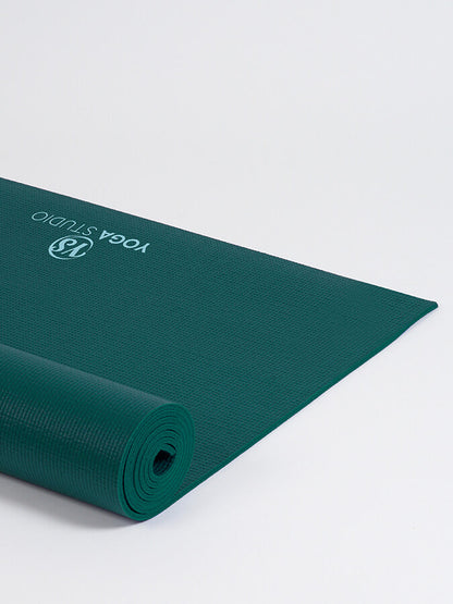 Alfombrilla de yoga adhesiva reversible de 6 mm diseñada por Yoga Studio