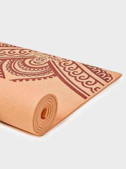 Alfombrilla de yoga adhesiva reversible de 6 mm diseñada por Yoga Studio